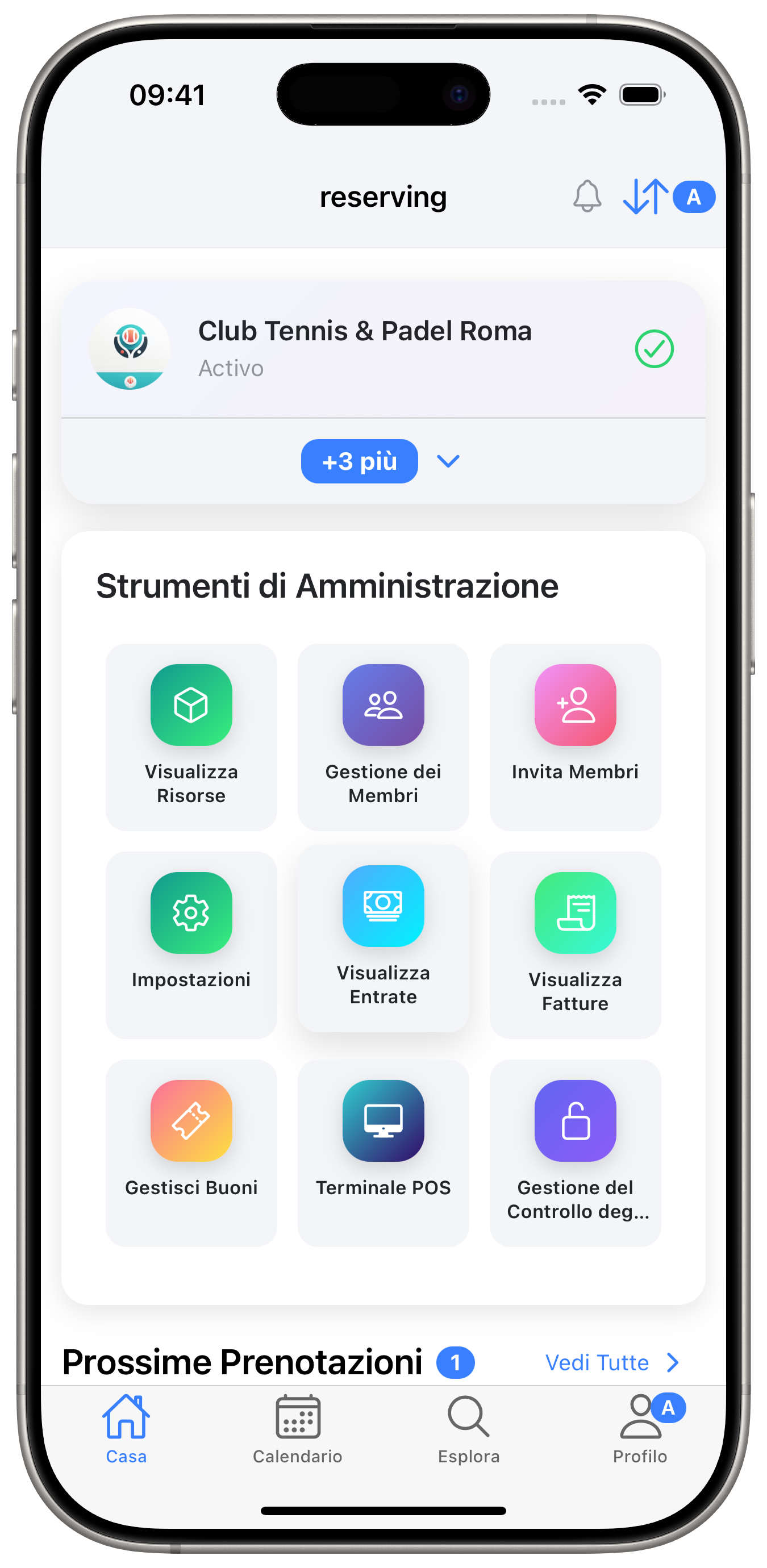 Pannello admin con metriche.